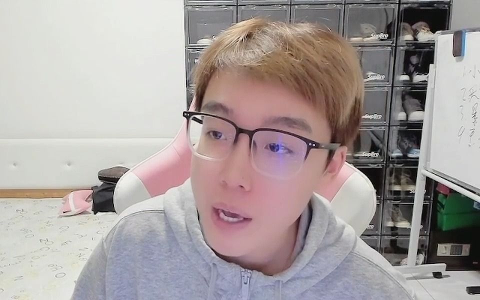 陈泽直播 vs 小丑视频，一场关于真实与表演的生存法则
